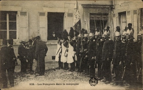 Cpa pompiers dans campagne - dans,